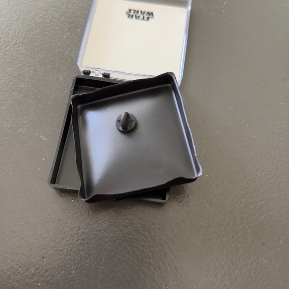 Her Universe Happy Holidays Collectible Pin Millennium Falcon Signed Ahsoka Xmas - Picture 8 of 9